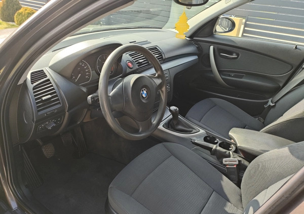 BMW Seria 1 cena 16800 przebieg: 248000, rok produkcji 2009 z Sieradz małe 172